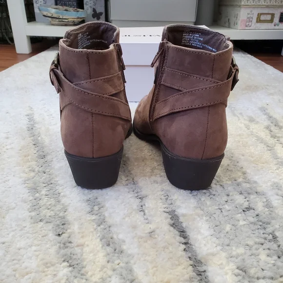 Just Fab Voss Booties - Picture 3 of 8